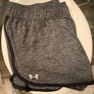 Under armor comfy gray shorts